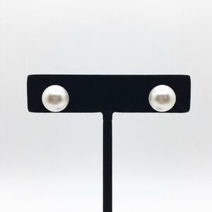 ⚜️3 for $30⚜️ Vintage Faux Pearl Stud Earrings (Cream, Ivory, Pierced)